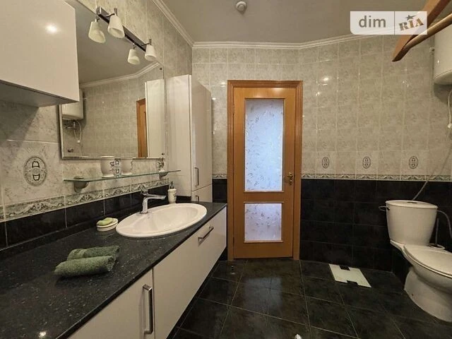 Sale of 3-room apartment 77 sq. m on Yevhena Chykalenko St., 2-4 cor.