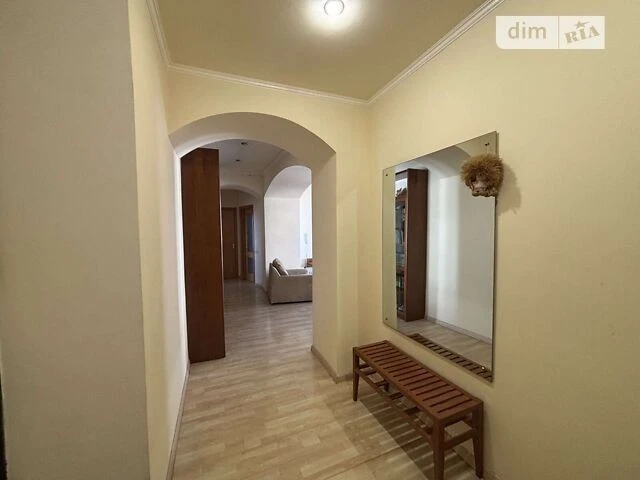 Sale of 3-room apartment 77 sq. m on Yevhena Chykalenko St., 2-4 cor.