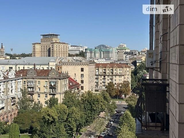 Sale of 3-room apartment 77 sq. m on Yevhena Chykalenko St., 2-4 cor.