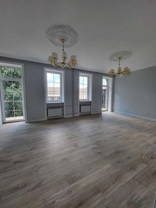 Designer 3-room apartment 100 m2 in the very center of the city MV
